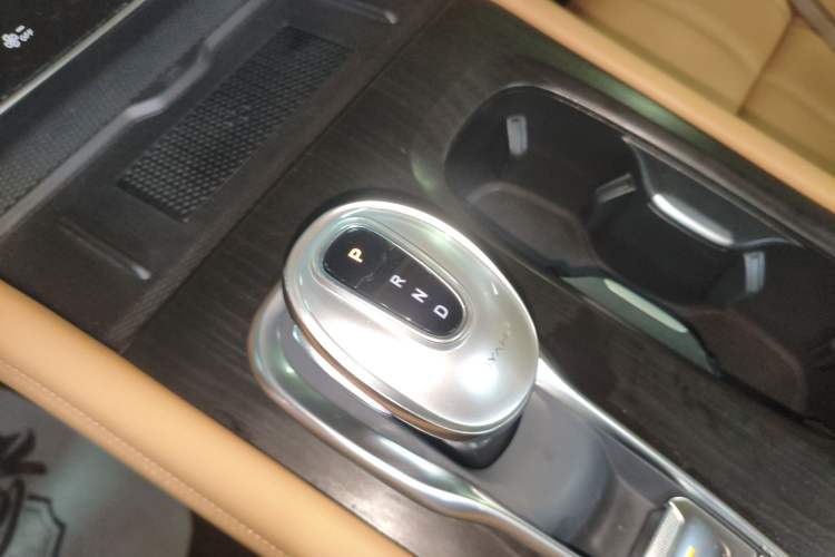 Used VOYAH Dream 2024 PHEV Extended-Range Premium Edition Gear Lever