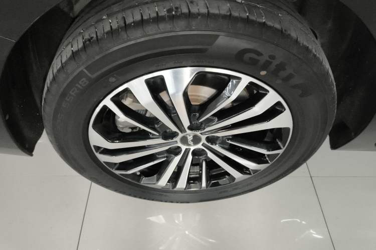 Used JAC Refine RF8 2024 Zhiling Edition 2.0T Flagship Model
