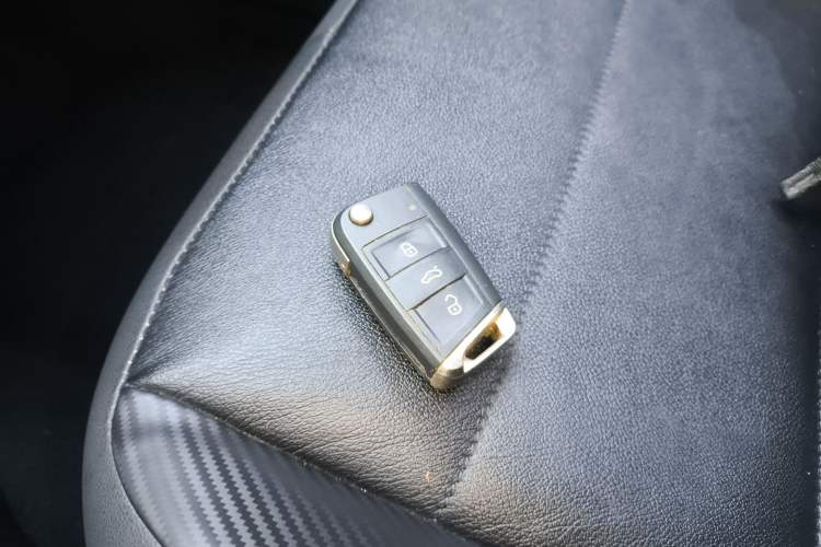 Used Volkswagen T-ROC 2021 280TSI DSG Two-Wheel Drive Comfort Connect Edition