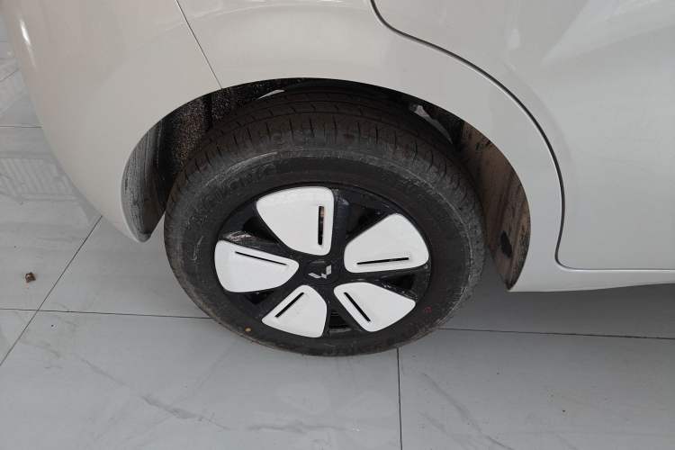 Used Wuling Hongguang MINIEV 2025 Four-Door Version Zhenxiang+ Edition Right Rear Wheel Hub