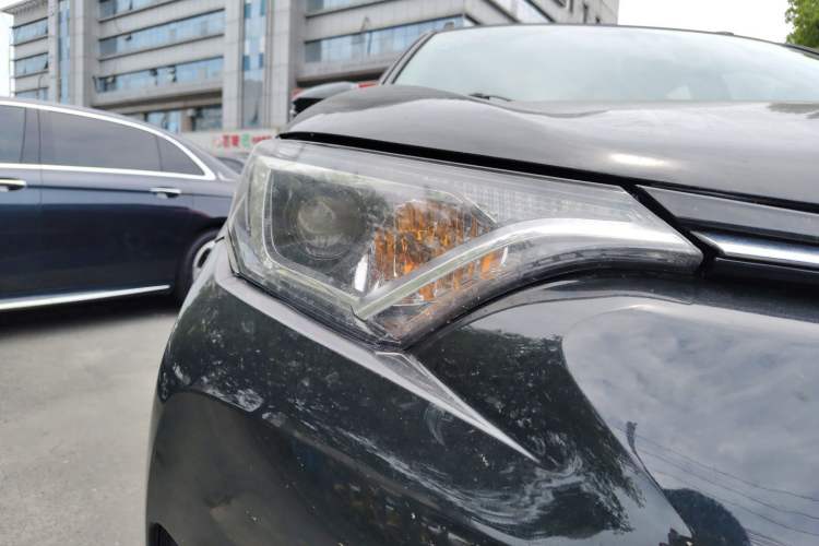 Used Toyota RAV4 2019 2.0L CVT Two-Wheel Drive Pioneer Edition China V Standard
