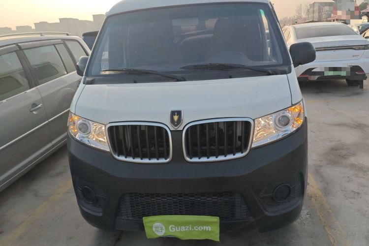 Used Jinbei Hiace X30 2023 1.5L Super-Comfortable Passenger Van 5/6/7-Seater Non-Air-Conditioned Version Model SWC15M