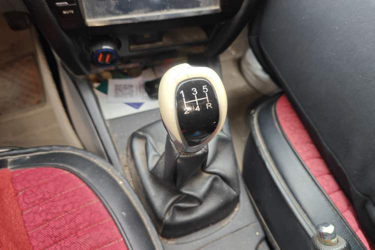 Used Soueast V3 Lingyue 2014 1.5L Manual Style Value Edition Gear Lever
