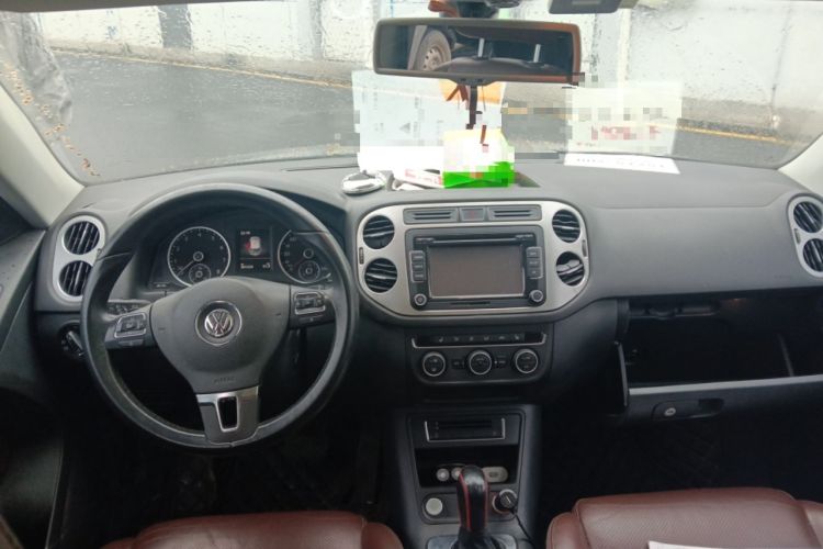Used Volkswagen Tiguan 2015 1.8TSI Automatic Two-Wheel Drive Luxury Model Center Console