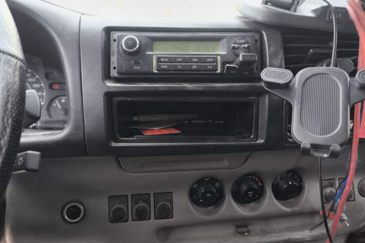 Used JMC Transit 2017 2.8T Commercial Version Short Wheelbase Mid-Roof 6/7/8-Seater JX493 Audio And AC Panel