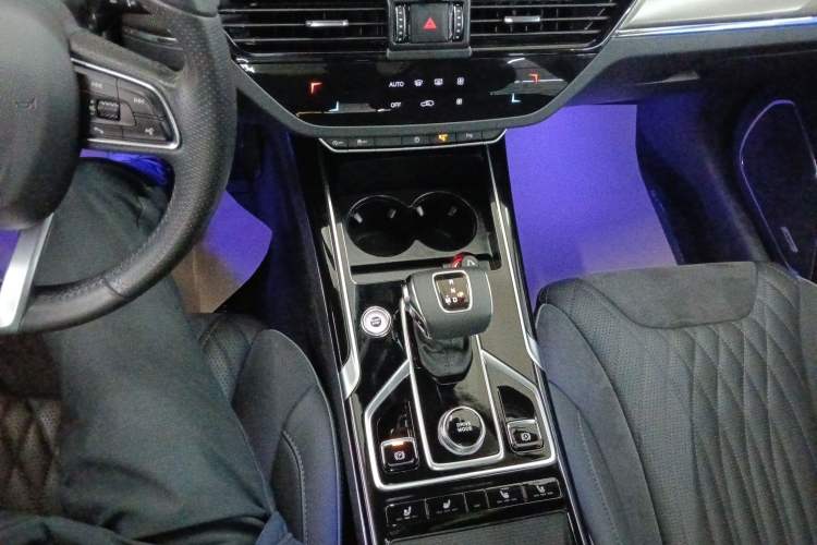 Used Hongqi HS5 2022 Revised Version 2.0T Smart Connect Flagship Edition
