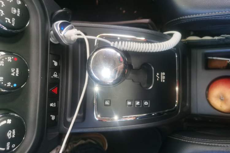 Used Jeep Compass 2013 2.0L Two-Wheel Drive Black Luxury Edition