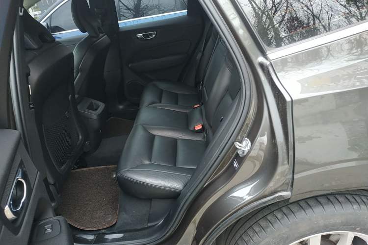 Used Volvo XC60 2019 T5 4x4 Smart Edition China VI Standard
