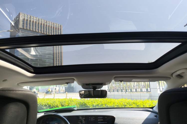 Used Buick LaCrosse 2024 28T Luxury Edition Headliner