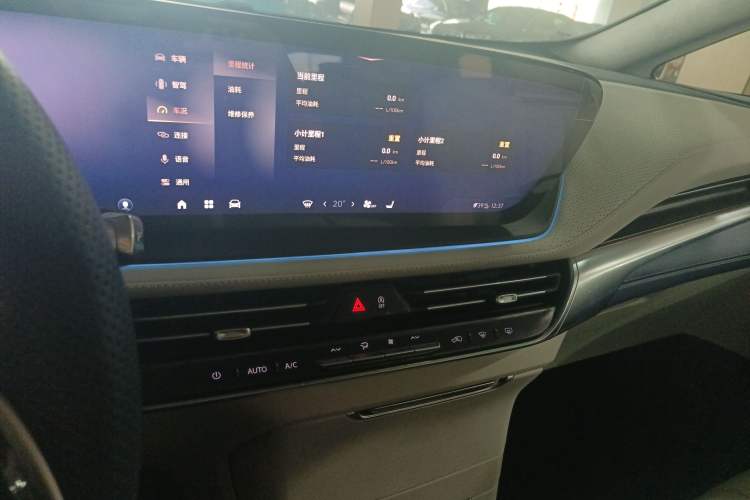 Used Buick Century 2025 2.0T Seven-Seater Yinshi Edition Audio And AC Panel