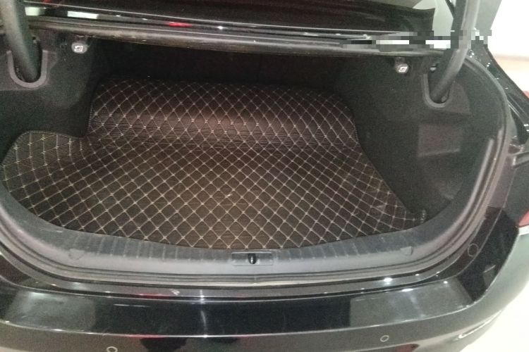 Used Hongqi H5 2022 Classic Model Facelift 1.8T Automatic Smart Connect Flagship Edition Trunk