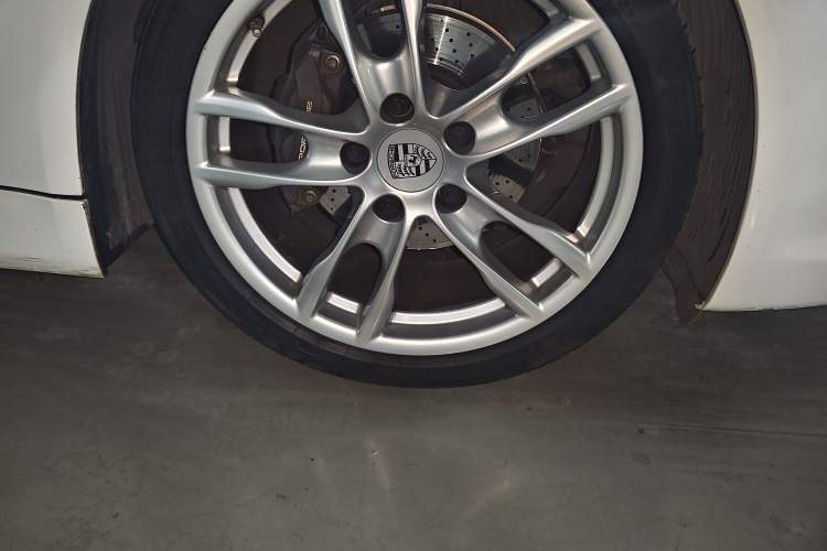 Used Porsche Boxster 2013 Boxster 2.7L Right Front Wheel Hub