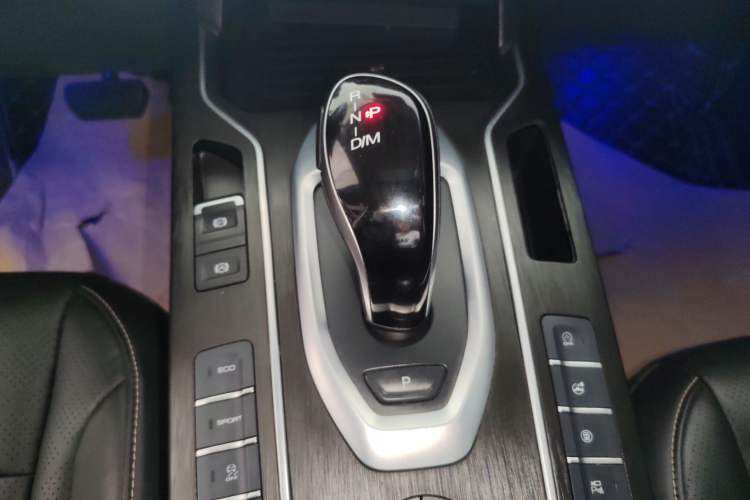 Used Wey VV6 2020 2.0T Two-Wheel Drive Smart Protection+