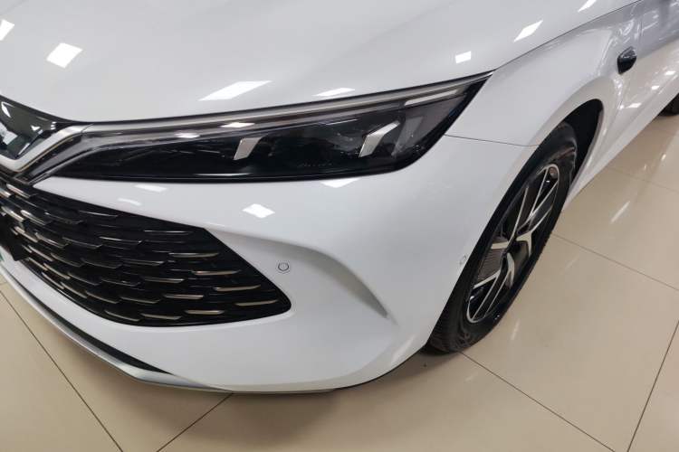 Used BYD Qin L 2025 DM-i Smart Drive 120KM Superior Model Left Front Headlight