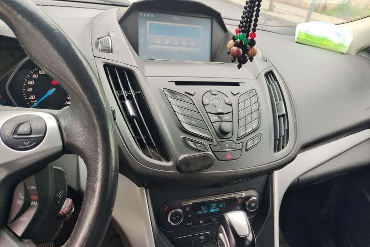 Used Ford Kuga 2013 1.6L GTDi Two-Wheel-Drive Trend Model Audio And AC Panel