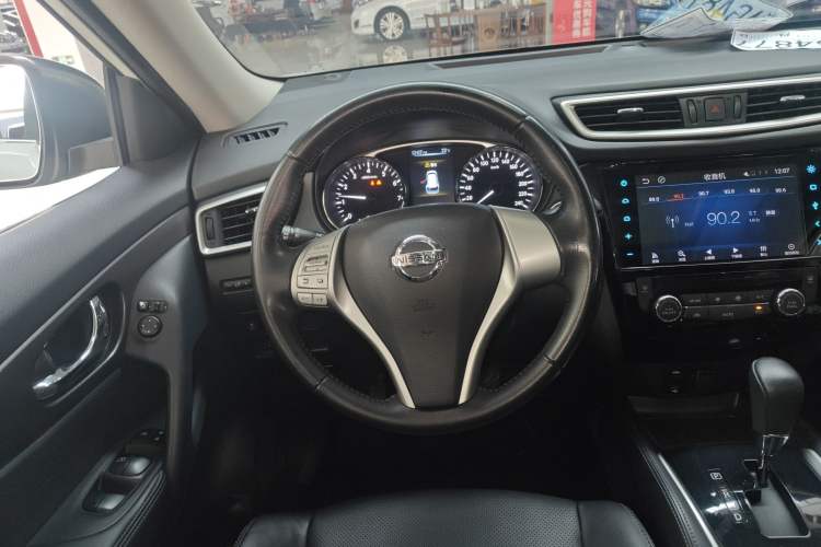 Used Nissan X-Trail 2015 2.0L CVT Comfort MAX Edition 2WD
