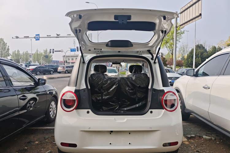 Used CHANGAN NEVO Lumin 2026 Model Treasure Edition 205km Passionate Beige Ningde Trunk