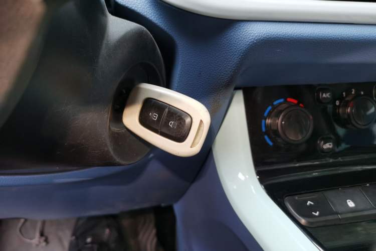 Used Dongfeng NAMMI BOX 2022 Revised Light Wind Edition 201 km Standard Version Vehicle Key