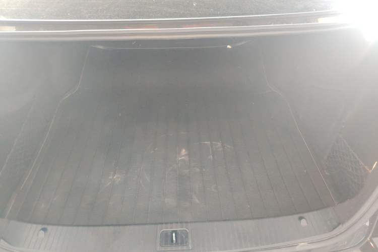 Used Mercedes-Benz E-Class 2015 Facelift E 200 L