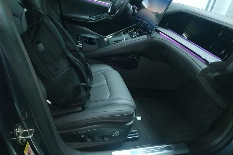 Used Denza Z9 2024 1100 km Four-Wheel Drive Max Version
