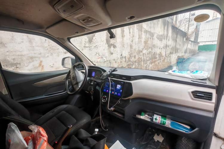 Used SAIC MAXUS EV30 2022 Pure-Electric Smart Logistics Expert with Long Wheelbase Guoxuan