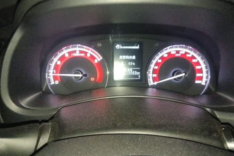 Used Isuzu D-MAX 2020 2.5T 4x4 Automatic Flagship Edition China VI JE4D25Q6A
