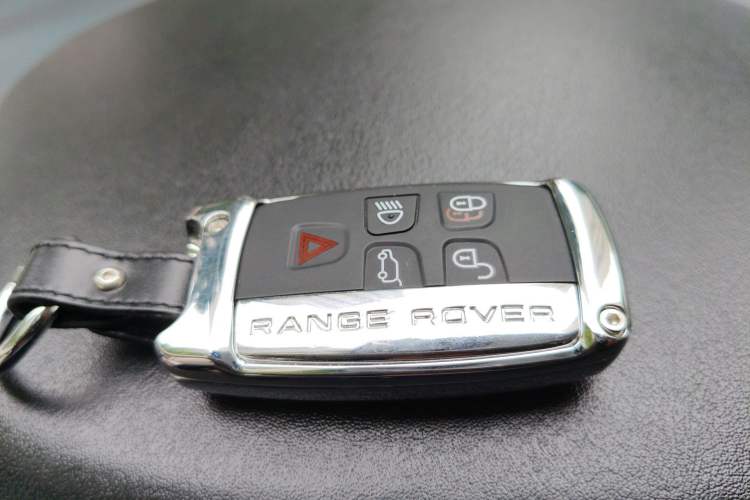 Used Land Rover Discovery 2015 3.0 SC V6 SE Vehicle Key