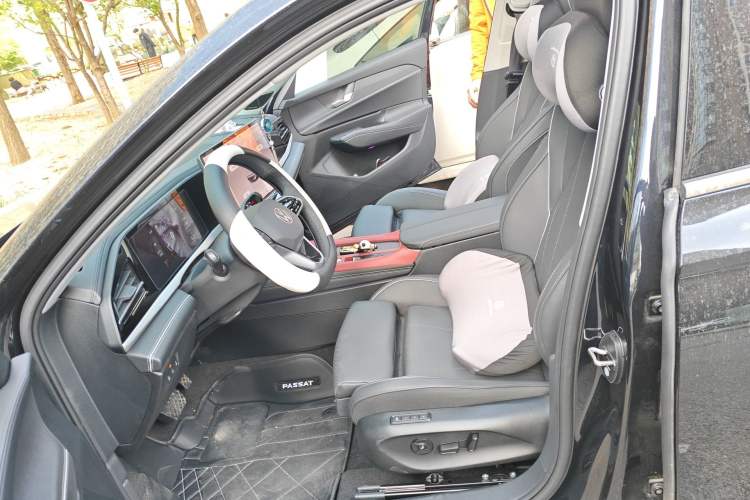 Used Volkswagen Passat 2025 Pro 380TSI Dragon Supreme Edition Left Front Seat