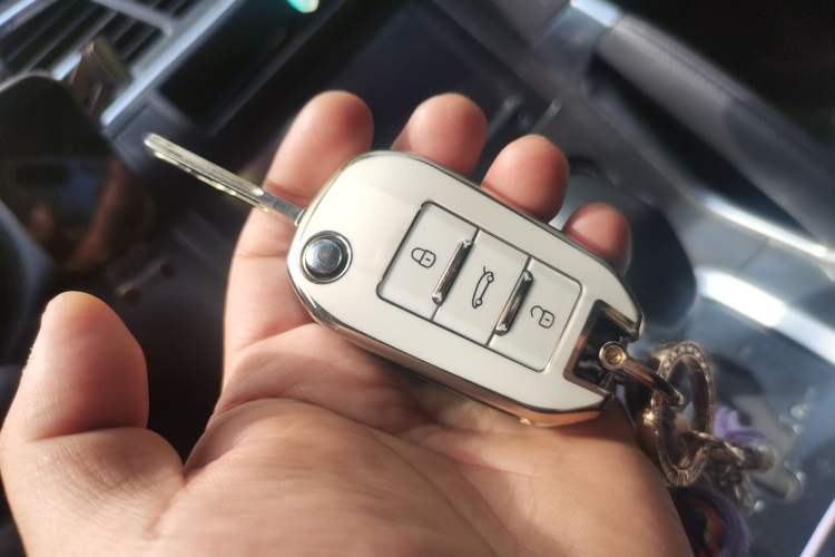 Used Peugeot 3008 2016 1.6THP Automatic Classic Edition Vehicle Key