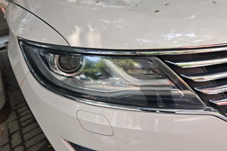 Used Lincoln MKC 2017 2.0T Two-Wheel Drive Deluxe Edition Right Front Headlight