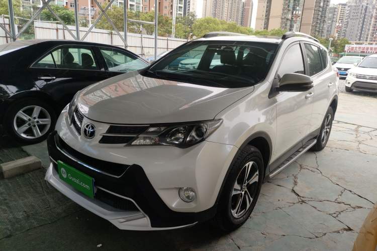 Used Toyota RAV4 2015 2.0L CVT Two-Wheel Drive Fashion Edition