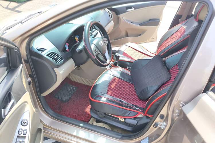 Used Hyundai Verna (older generation) 2014 1.4L Manual Top-Tier Model TOP Driver Seat