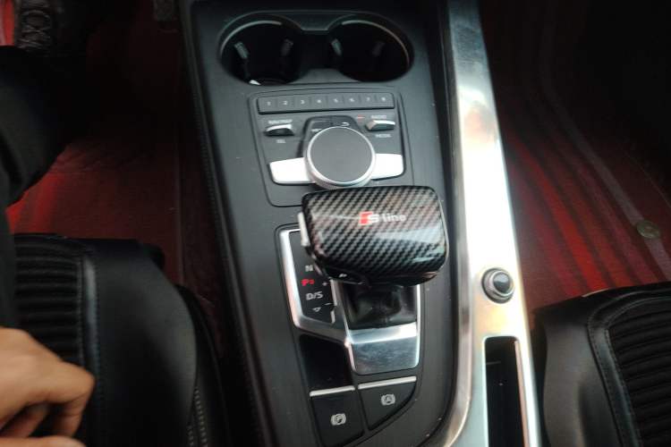 Used Audi A4L 2019 40 TFSI Sporty Version China VI Gear Lever