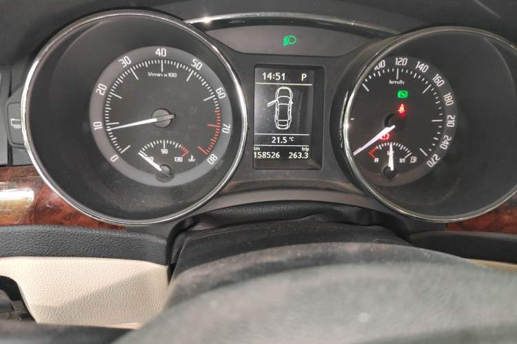 Used Skoda Superb 2009 1.8TSI Automatic Luxury Edition Odometer Close Up