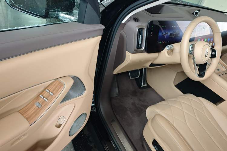 Used Hima AITO M8 2025 Extended-Range Ultra Version 53.4 kWh 6-Seater Edition Driver Seat