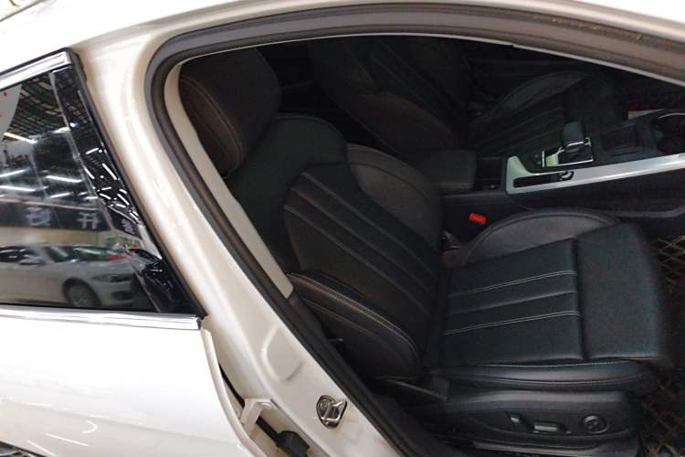 Used Audi A4L 2022 40 TFSI Fashion Dynamic Model
