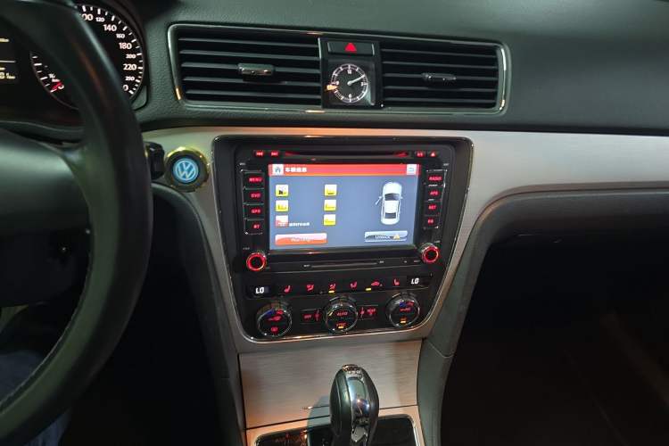 Used Volkswagen Passat 2014 1.8TSI DSG Prestige Edition Audio And AC Panel