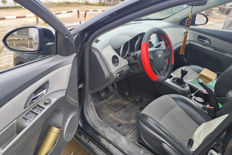 Used Chevrolet Cruze 2013 1.6L SE MT Driver Seat