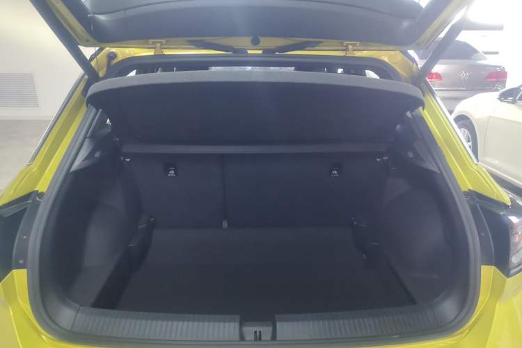 Used Volkswagen T-ROC 2023 300TSI DSG Two-Wheel Drive Starlight Edition Trunk