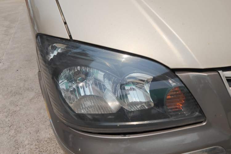 Used FORTHING Lingzhi 2014 V3 1.5L 7-Seater Standard Model II Right Front Headlight