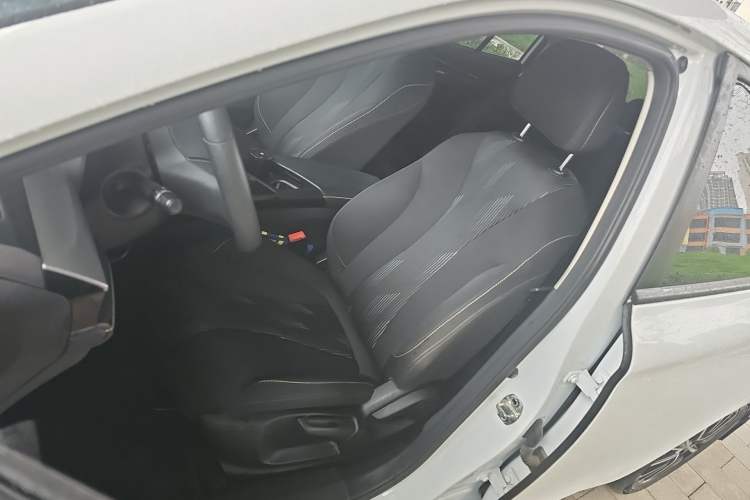 Used Roewe i5 2021 1.5L CVT Platinum Edition Left Front Seat