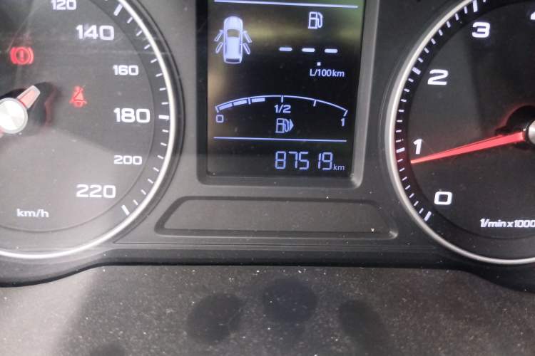 Used Roewe RX3 2018 1.6L Manual Internet Smart Edition Odometer Close Up