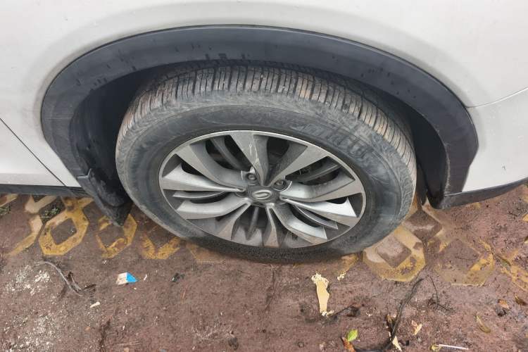 Used GAC Trumpchi GS8 2017 320T Two-Wheel Drive Luxury Smart Connectivity Version (7 Seats) Right Front Wheel Hub