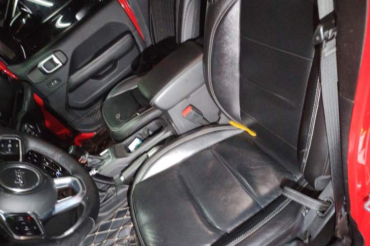 Used Jeep Wrangler 2018 2.0T Sahara Four-Door Edition Left Front Seat