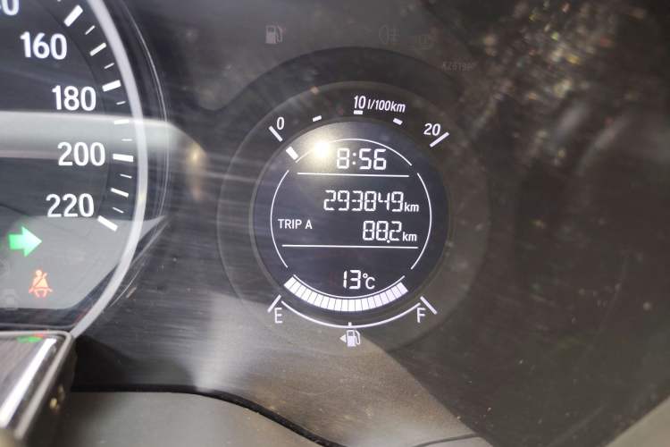 Used Honda Vezel 2017 1.5L CVT 2WD Comfort Model Odometer Close Up