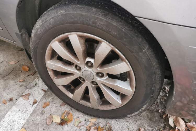 Used Kia Carens 2011 2.0L 5-Seater Automatic Standard Edition