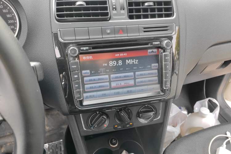 Used Volkswagen Polo 2016 1.6L Automatic Comfort Model Audio And AC Panel