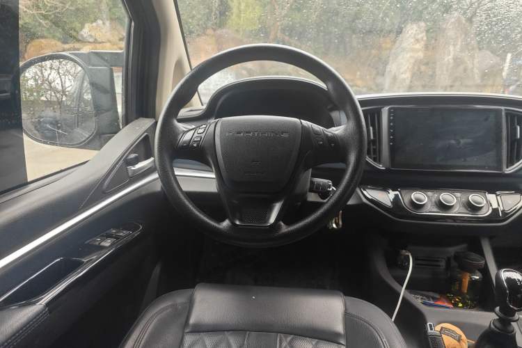 Used FORTHING Lingzhi 2024 M5L 1.5T Manual Luxury 7-Seater Steering Wheel