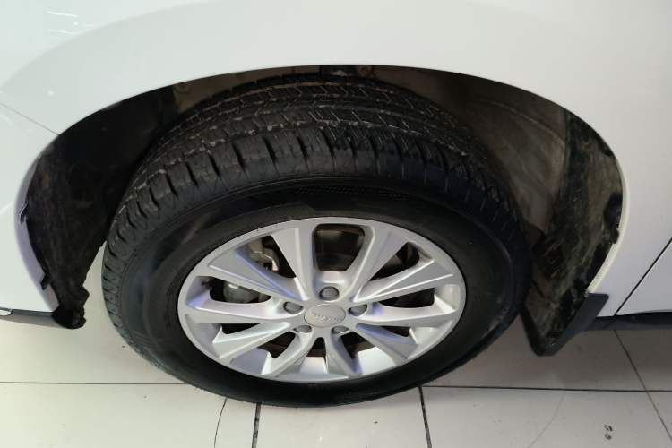 Used Haval M6 2023 PLUS 1.5T DCT Luxury Smart Connectivity Model Left Front Wheel Hub