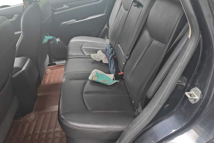 Used Dongfeng Aeolus AX7 2015 2.0L Manual Zhiyi Trim